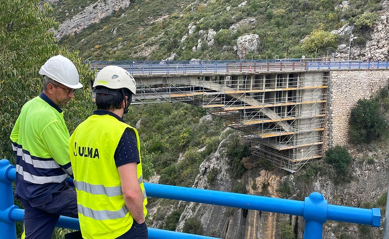 Un échafaudage BRIO de 50 000 kg permet de réparer un pont sur l’Ésera